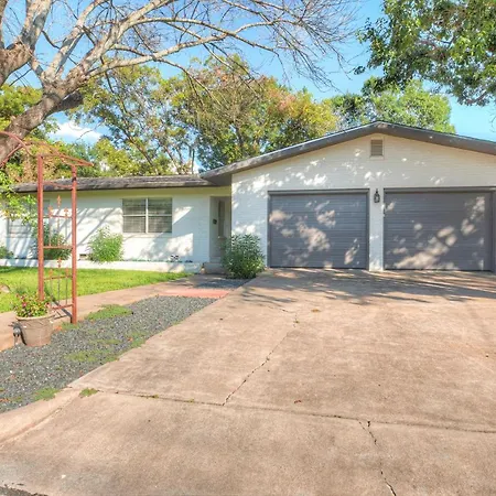 Stylish Home - Lrg Yard With Games Grill & Hot Tub